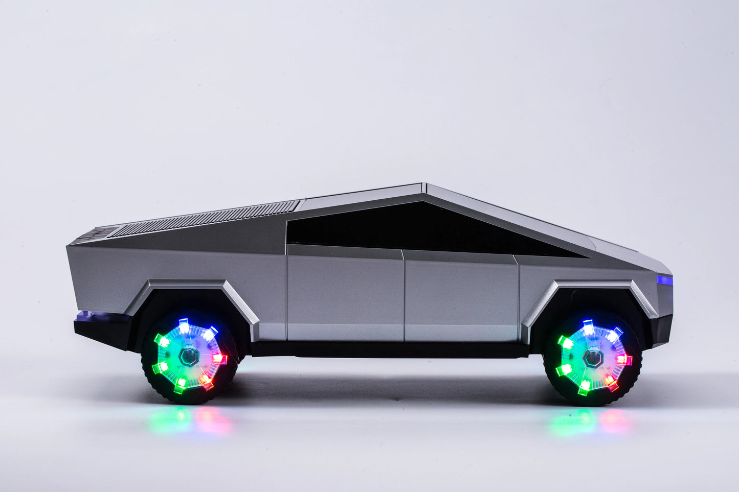 AN-A7 Tesla Cyber Pickup Car Shaped Bluetooth Speaker with TF USB FM AUX RGB Light Wireless Charging